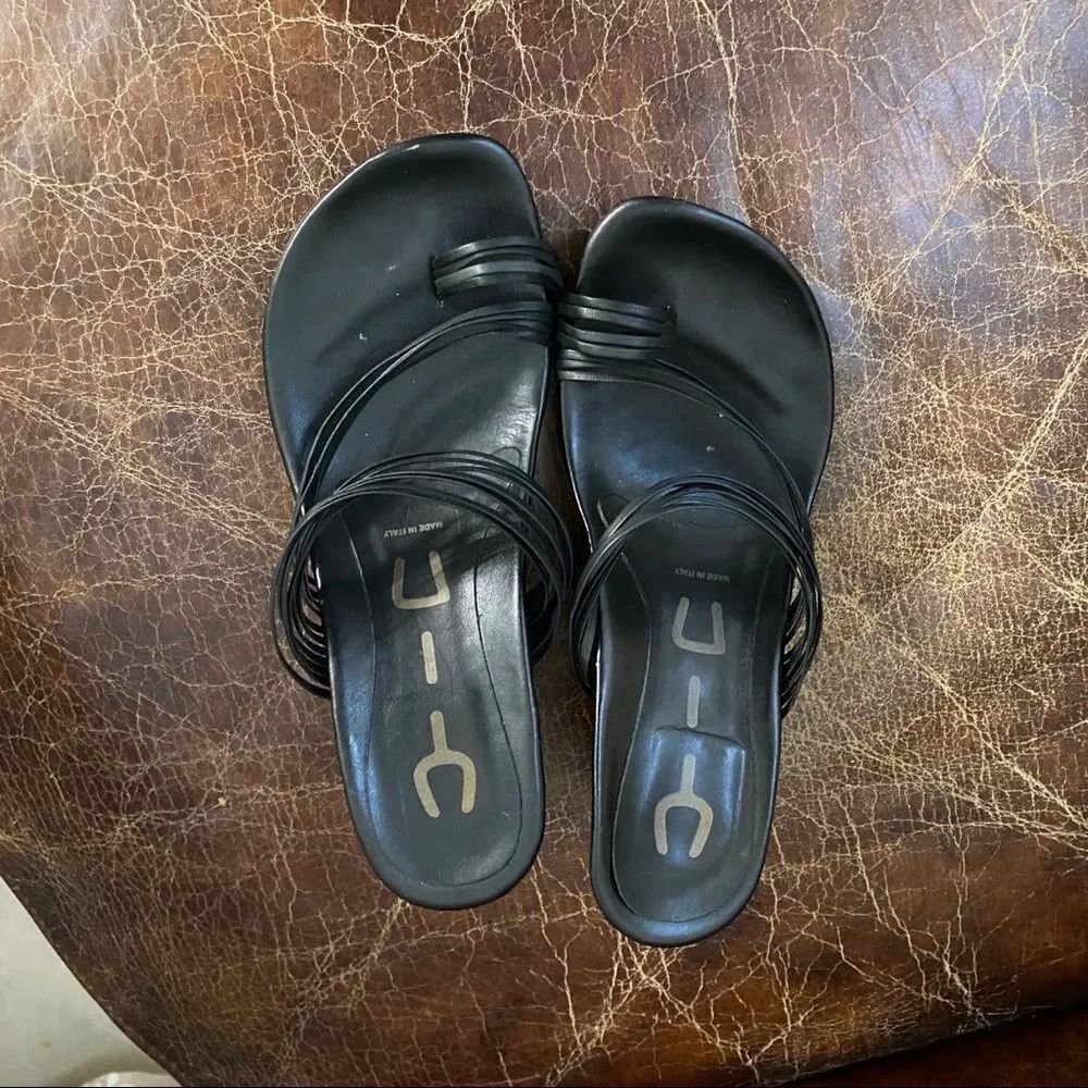 Anthropologie YIN black leather toe loop sandals 6